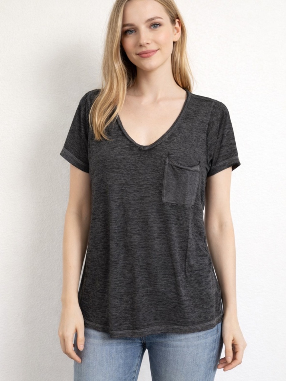 Zenana Outfitters Charcoal Scoop Neck Pocket‎ Tee